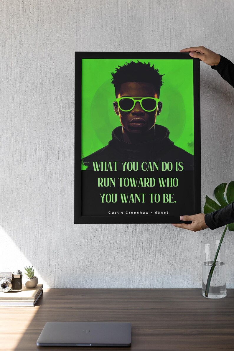 Puede incluir: Impresi&oacute;n art&iacute;stica enmarcada en negro con un retrato estilizado de una persona con gafas de sol verde ne&oacute;n. El fondo es verde e incluye la cita: "WHAT YOU CAN DO IS RUN TOWARD WHO YOU WANT TO BE." de Castle Cranshaw.