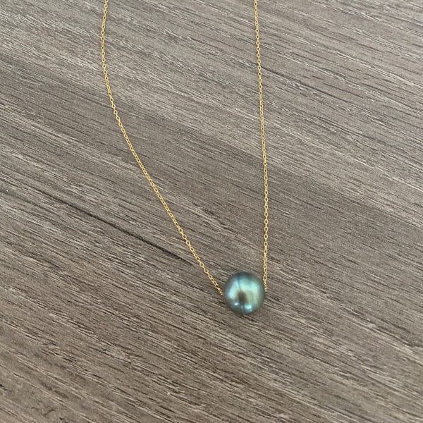 Tahitian pearl floating necklace