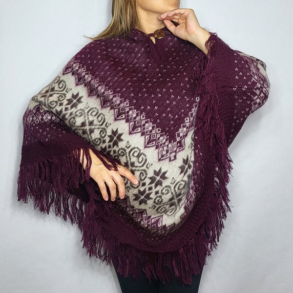 Poncho de alpaca hembra hecho a mano.  Hecho a mano por manos indígenas. Poncho con capucha.