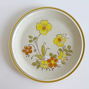 Vintage Hearthside Sunshine Flowers Stoneware Dinner Plate: Japan Garden Festival