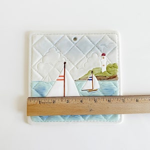 Otagiri Sailboat Lighthouse Coastal Nautical Quilted Decorative Tile Wall Hanging Vintage Japan 1980s afbeelding 3