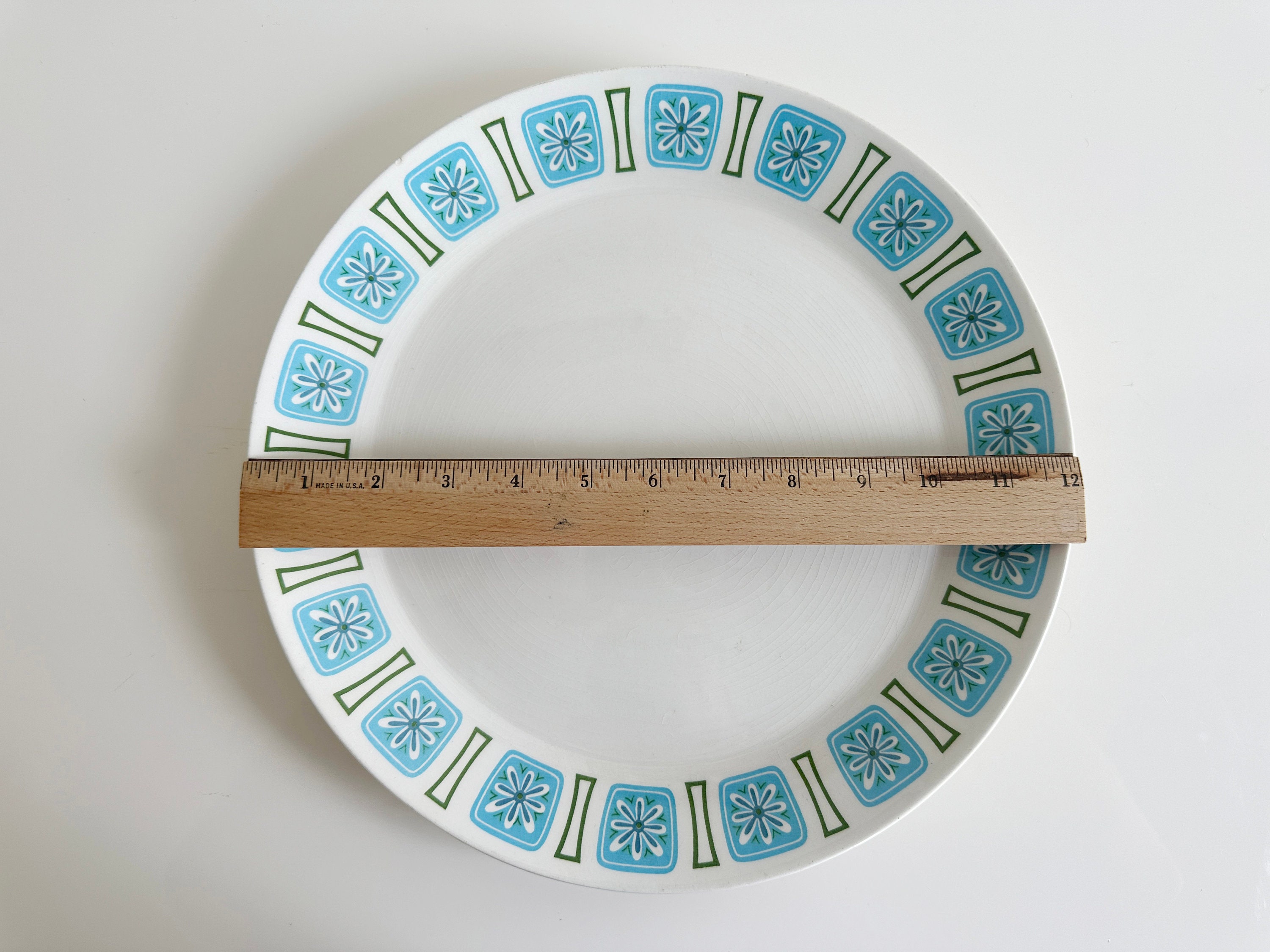 Vintage Style House Nordic Chop Plate: Turquoise Blue Floral