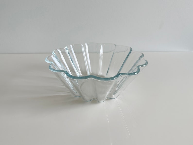 Pyrex Fluted Ruffle Clear Glass 20cm Scalloped Edge Bowl 823 Etsy