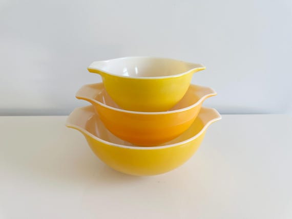 Vintage Pyrex Citrus Cinderella Bowls: Yellow & Orange Nesting Set