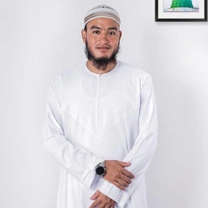 White Emirati thobe | Thobe for men | Modest Crew Neck Jubba