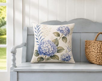 Fodera per cuscino con ortensia blu, cuscino decorativo floreale in stile costiero, arredamento per casa al mare, cuscino botanico blu, arredamento per casa in stile cottage