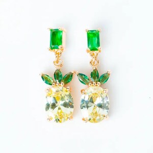 Aurora Anana di Cristalli Earrings with a Pineapple Charm