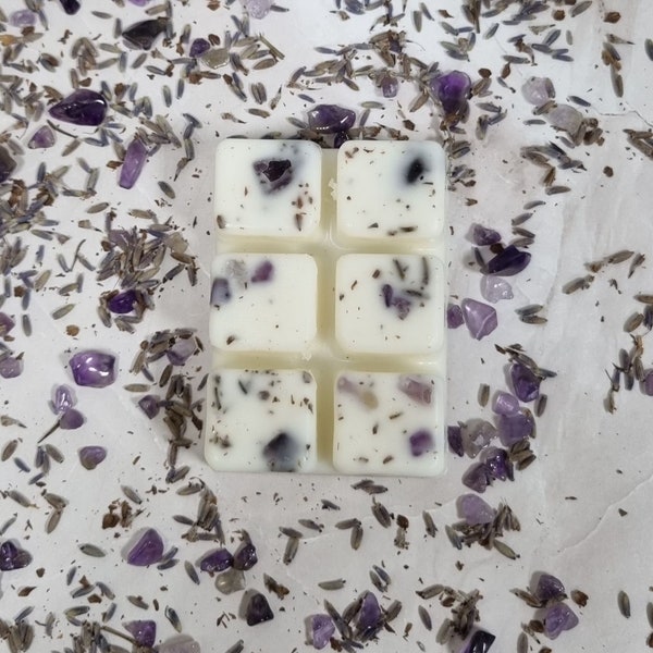 Anxiety Luxury wax melts with amethyst crystals chips. Luxury Lavender wax melts for relaxation and calmness. High fragranced.