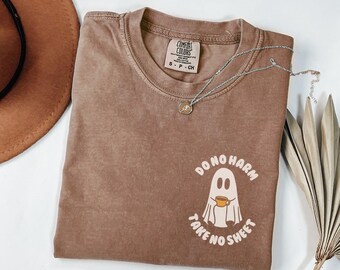 T-shirt met herfstspook dat koffie drinkt, Comfort Colors grappig griezelig seizoen T-shirt
