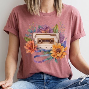 Vintage blommig t-shirt, retro kassettband, musikälskare, blommig t-shirt, bästa vän födelsedag, present till mamma, sommar-t-shirts Heather Mauve