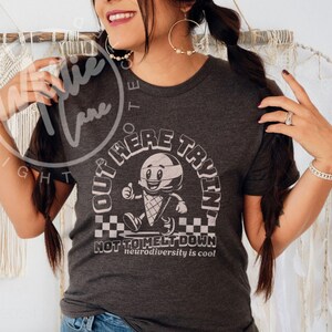Camiseta de neurodiversidad, regalo neurodivergente para jóvenes y adultos, camiseta de concienciación sobre autismo y TDAH, camiseta de cuello redondo con dibujos retro de helado para niños o adultos. imagen 2