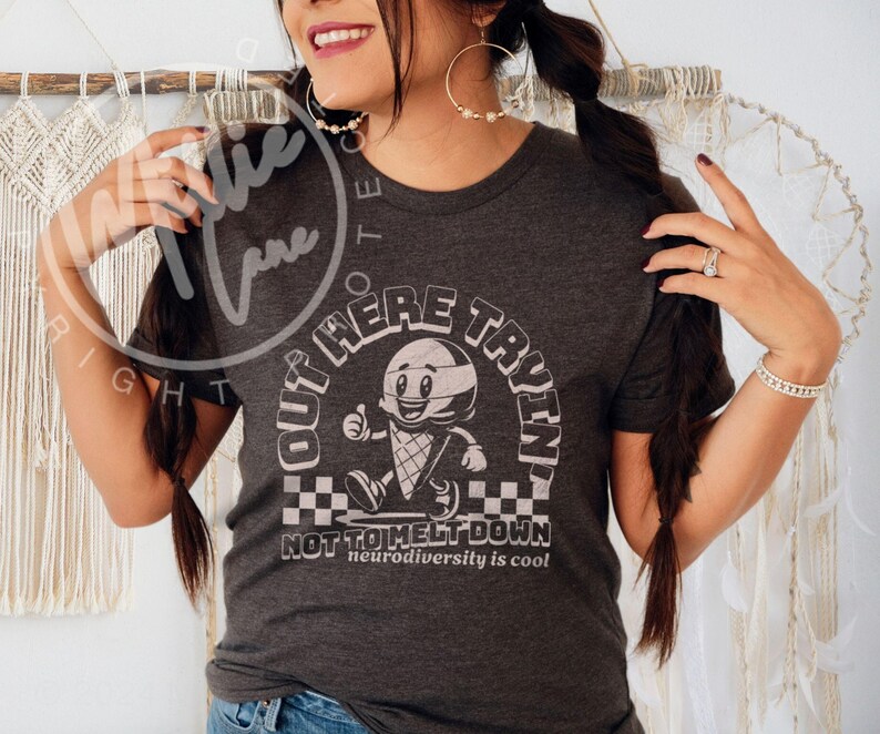 Camiseta de neurodiversidad, regalo neurodivergente para jóvenes y adultos, camiseta de concienciación sobre autismo y TDAH, camiseta de cuello redondo con dibujos retro de helado para niños o adultos. imagen 2
