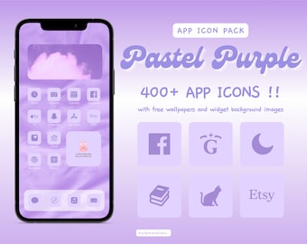 Op de afbeelding: Een paars en wit telefoonscherm met een pastelpaarse achtergrond. Het scherm toont een raster met app-pictogrammen, waaronder Klok, Camera, Agenda, Facebook, Apple TV, Snapchat, App Store, Etsy, Gezondheid, Thuis, een konijnenpictogram, WordPress, Foto's, Berichten, Kompas, Muziek en Mail. De tekst "APP ICON PACK Pastel Purple 400+ APP ICONS!! with free wallpapers and widget background images" wordt bovenaan het scherm weergegeven. Onder het telefoonscherm bevinden zich zes pictogrammen: Facebook, Google, een halve maan, een stapel boeken, een zwarte kat en Etsy.