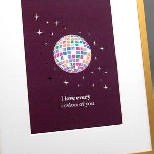 SILBERFOLIE I Love Every Version of You, 90er Jahre Wandkunst, Einweihungsparty, Spiegelball, physischer Druck, Disco Illustration