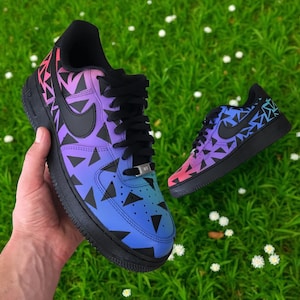 Benutzerdefinierte Color Punch Air Force 1 Sneakers, schwarze geometrische Design inspirierte Schuhe, benutzerdefinierte AF1 Schuhe, benutzerdefinierte handbemalte Ombre AF1 Schuhe