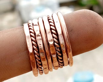 Ring van gehamerd koper: dunne band, feestkleding