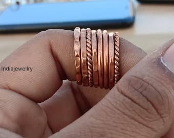 Handgemaakte koperen stapelringenset: gemengde dunne banden, midi-ring