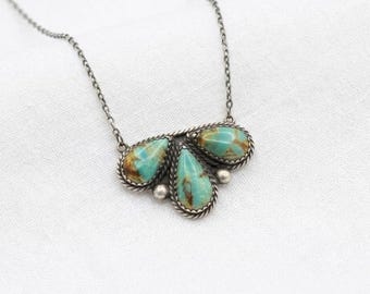 Collar con colgante de pera de turquesa Kingman auténtica, joyería del suroeste de plata de ley.