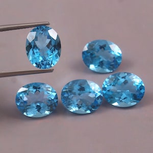 Topaze bleue suisse de forme ovale à facettes, pierre précieuse en vrac. Topaze bleue suisse à facettes 9 x 11 mm. Pierres précieuses calibrées de qualité supérieure