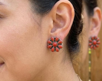 Pendientes de coral rojo, pendientes de racimo estilo suroeste de plata de ley 925, pendientes bohemios florales de estilo nativo americano.