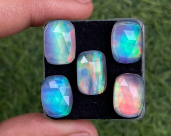 Gemma di cristallo di opale Aurora, forma a cuscino 10 x 14 mm, doppietto di opale Aurora taglio rosa per la creazione di gioielli in argento, lato posteriore piatto