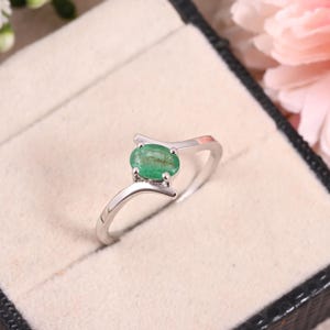 Natural Emerald Oval Ring Gemstone Ring Emerald Jewelry Gift for Her Gold Ring Stacking Ring May Birthstone Silver Ring Engagement Rings