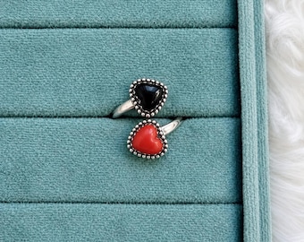 Anillo de corazón de ónix negro y coral rojo / Anillo ajustable hecho a mano con piedras preciosas / Joyería bohemia llamativa, regalo para ella