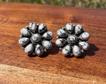 Pendientes de botón de turquesa búfalo blanca auténtica, pendientes de racimo de plata de ley 925 estilo suroeste, pendientes de botón boho florales de estilo nativo americano