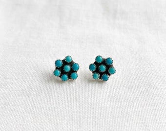 Pendientes de botón con forma de flor de turquesa auténtica, pendientes de racimo estilo suroeste de plata de ley 925, pendientes de botón florales estilo boho nativo americano