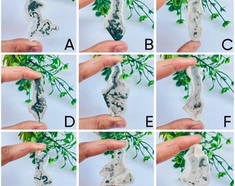 Fetta di agata muschiata verde naturale. Lastra di pietra preziosa di agata muschiata grezza. Agata muschiata di alghe. Cabochon di agata muschiata e uso per gioielli.