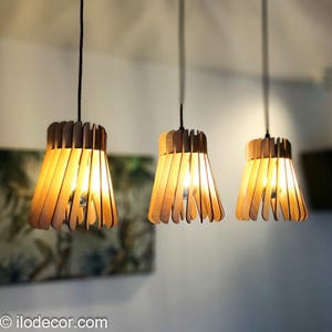 Potrójna obrotowa lampa wisząca z drewna, wyjątkowa, ręcznie wykonana lampa, pomysł na prezent na Walentynki