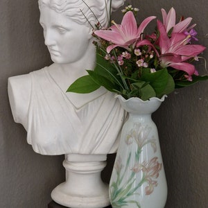 Very pretty 1960s Italian Empoli Rossini and Opalina Fiorentina cased glass vase