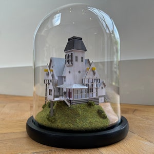 Käferelfenherz Modernes Haus. Handgemachte Film 3D Film Modell Miniatur im Glasdome Burton