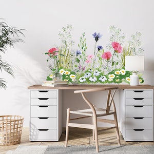 Waterolour Frühling Wiese Wand Aufkleber Bordüre - Schälen und Aufkleben Botanische Rosa Blaue Blume Schlafzimmer Kinderzimmer Wandsticker von Dizzy Duck