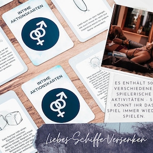 May include: A set of blue and white cards with the text "Intime Aktionskarten" and a symbol of a male and female gender sign. The cards are on a wooden surface. The text "Es enth&auml;lt 50 verschiedene, spielerische Aktivit&auml;ten - So k&ouml;nnt ihr das Spiel immer wieder spielen." is on a white background with a blue and white watercolor effect. The text "Liebes Schiffe Versenken" is on a white background with a blue and white watercolor effect.
