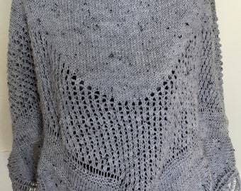 Poncho gris moucheté tricote mains