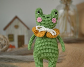 Сrochet frog, cute little amigurumi toy