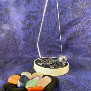 Pendulum Decision Maker, strumento di predizione del futuro. Con kit opzionale per 8 chakra di cristallo.