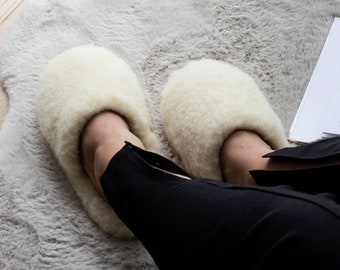 Zapatillas de lana blancas: suela de cuero, zapatillas unisex para casa