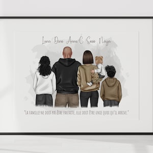 Könnte beinhalten: Eine digitale Illustration einer fünfköpfigen Familie, die zusammensteht. Die Familie ist mit dem Rücken zum Betrachter abgewandt. Die Eltern tragen Freizeitkleidung, die Kinder tragen verschiedene Outfits. Der Text "Luna Dino Anne C Sese Naya" steht über der Familie, und das Zitat "LA FAMILLE NE DOIT PAS ÊTRE PARFAITE, ELLE DOIT ÊTRE UNIE QUOI QU'IL ARRIVE." steht unter der Familie.