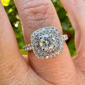 18k White Gold 1.05ct Natural Round Brilliant Cut Diamond Halo Ring certified
