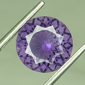 4.39 Karat Atemberaubender Amethyst | Runder Fancy Flower Cut für Ring/Anhänger/Armband machen | Februar Geburtsstein| Brasilianischer Amethyst