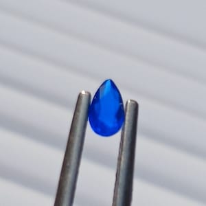 Uiterst zeldzame Hauyne, Hauyniet, Haüyne, 0,11 kt sodaliet, levendig blauw uit Afghanistan Topkwaliteit met uitstekende helderheid
