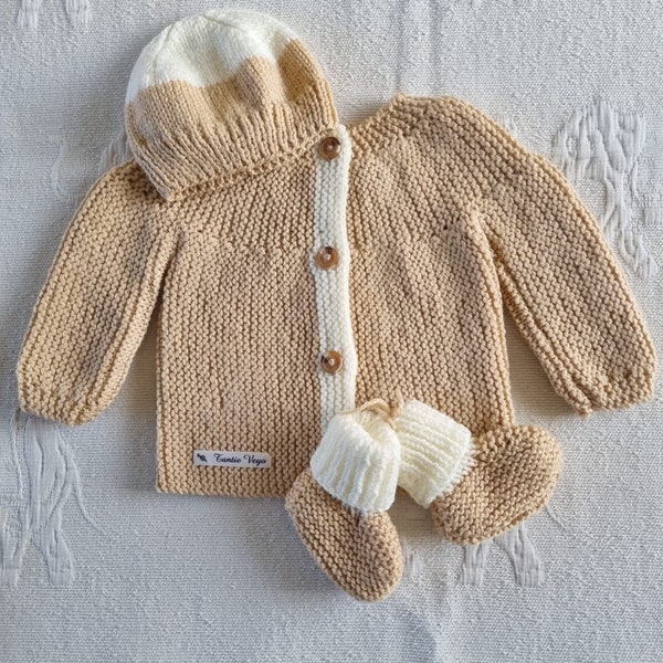 Ensemble layette tricoté mains brassière, bonnet, chaussons