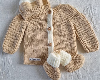 Ensemble layette tricoté mains brassière, bonnet, chaussons