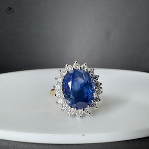 Luxurious Oval  Sapphire Ring - Yellow Gold Engagement Ring with Diamond Halo