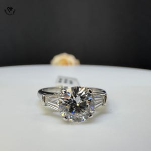 Lab Grown Diamond Engagement Ring: Round Center Stone with Baguette Accents