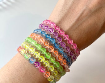 Smiley Armband - Buntes Armband mit Smiley - Buntes Freundschaftsarmband - Regenbogen neon - Geschenke - Festival Armband - handgemacht