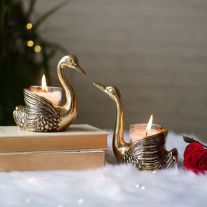 Pair of Swans Figurine, Brass Finish Kissing Birds Statue, Unique Home Décor & Showpiece, Metal Pair of Swan, Couple Gift, Mother's Day Gift