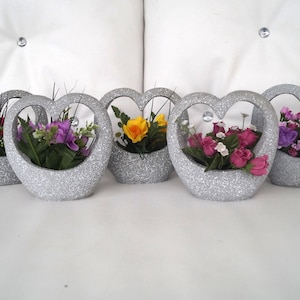 Maceta con forma de corazón con flores de seda, rosas, maceta de rosas